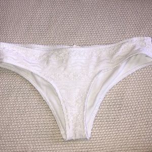 W H I T E   P R I N T E D   B O T T O M S